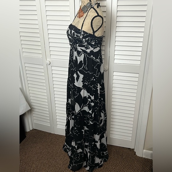 The Limited Maxi Dress floral pattern - Picture 2 of 10